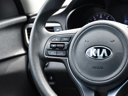 Used 2018 Kia Optima LX w/ 17" Alloy Wheels Package FWD image 24