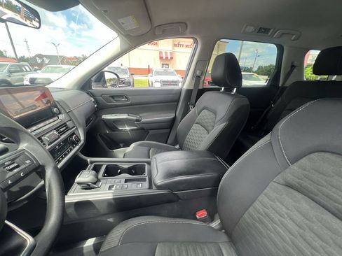 Used 2023 Nissan Pathfinder S FWD image 14