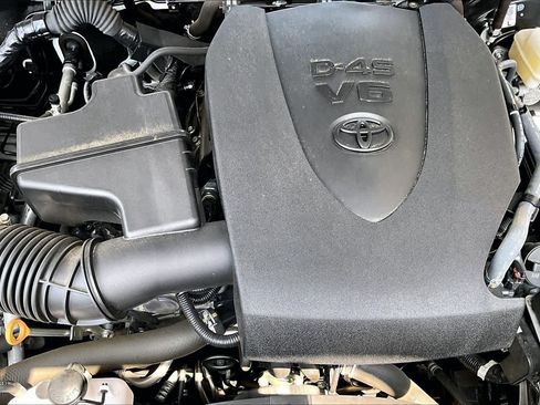 Used 2023 Toyota Tacoma Limited RWD image 33
