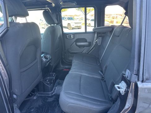 Used 2018 Jeep Wrangler Unlimited Sport S image 40