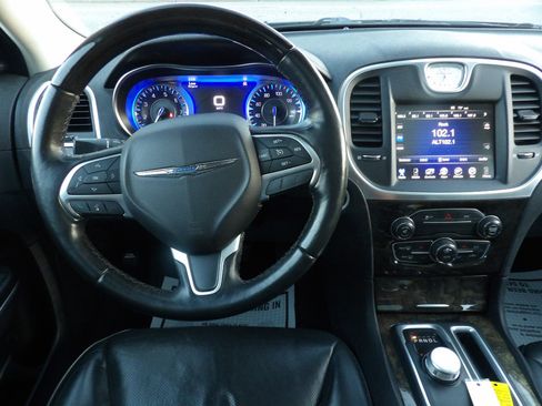 Used 2016 Chrysler 300 C image 22