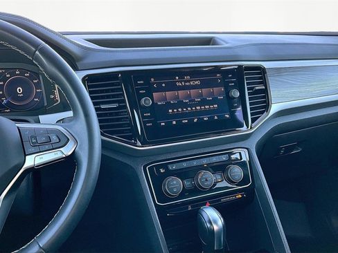 Used 2023 Volkswagen Atlas Cross Sport SE w/ Panoramic Sunroof Package image 6