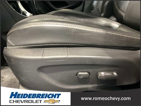 Used 2021 Chevrolet Trax LT w/ LT Convenience Package AWD/4WD image 14