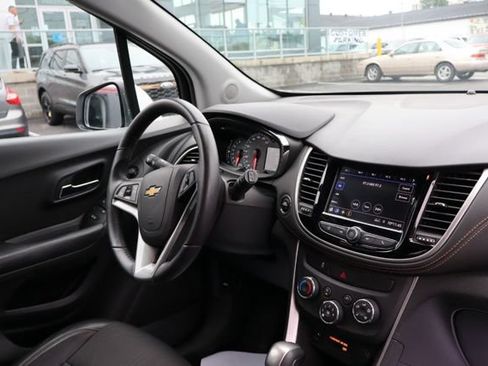 Used 2022 Chevrolet Trax LT w/ LT Convenience Package AWD/4WD image 34