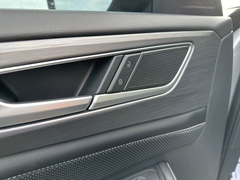 Certified 2024 Volkswagen Atlas Cross Sport SE image 19