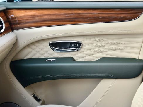Used 2023 Bentley Bentayga Extended Wheelbase AWD/4WD image 8