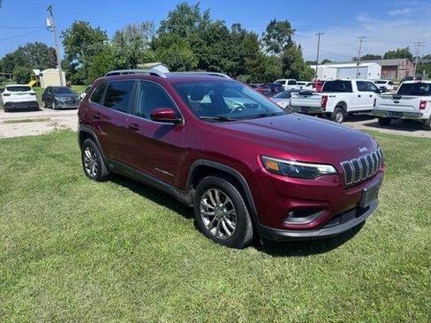 Used 2019 Jeep Cherokee Latitude Plus w/ Comfort/Convenience Group AWD/4WD image 1