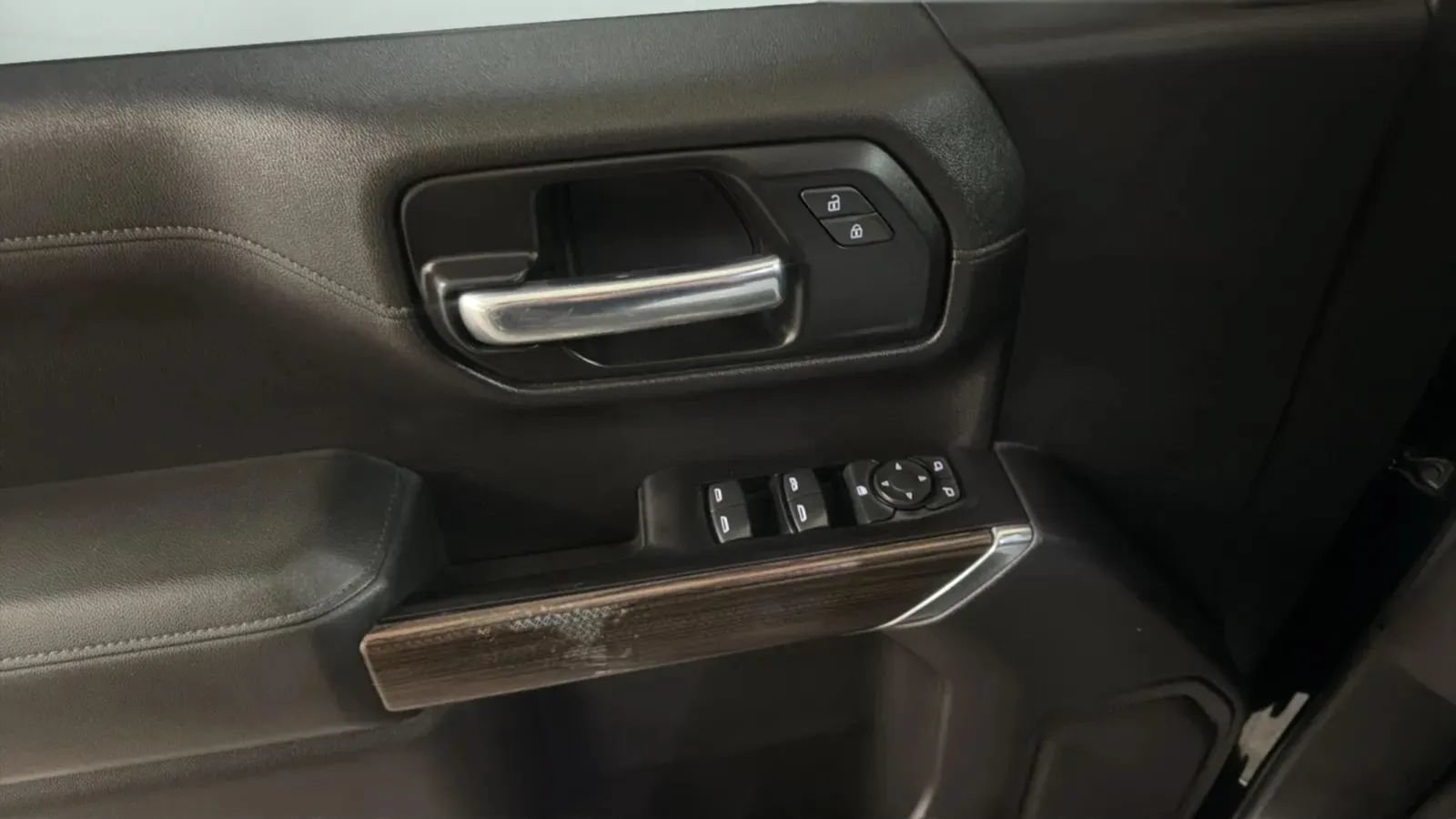 Used 2020 Chevrolet Silverado 1500 LT w/ Texas Edition AWD/4WD image 17