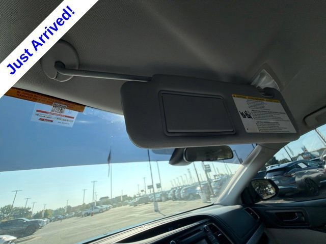 Used 2018 Toyota Highlander LE FWD image 35