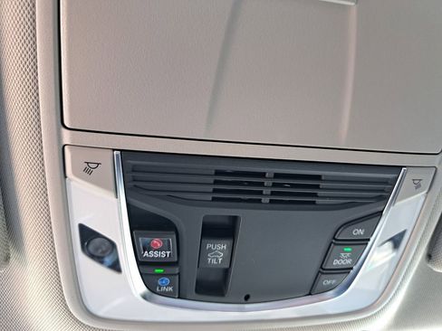 Used 2025 Acura TLX Technology Package image 17