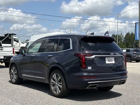 Used 2024 Cadillac XT6 Premium Luxury w/ Technology Package FWD image 11