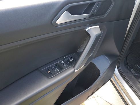 Used 2020 Volkswagen Tiguan SE image 15