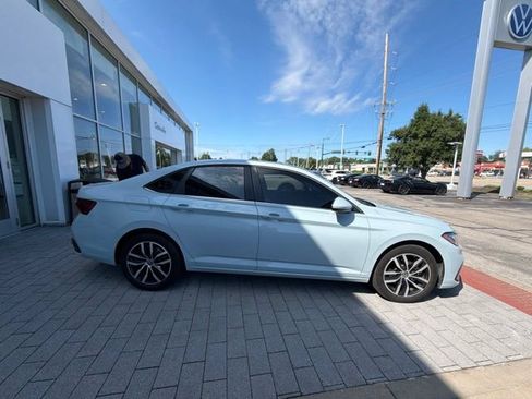 Used 2025 Volkswagen Jetta SE FWD image 22