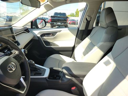 Used 2023 Toyota RAV4 XLE Premium image 18