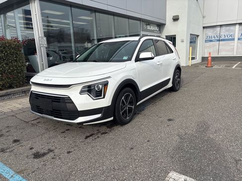 Used 2023 Kia Niro EX w/ EX Cold Weather Package image 7