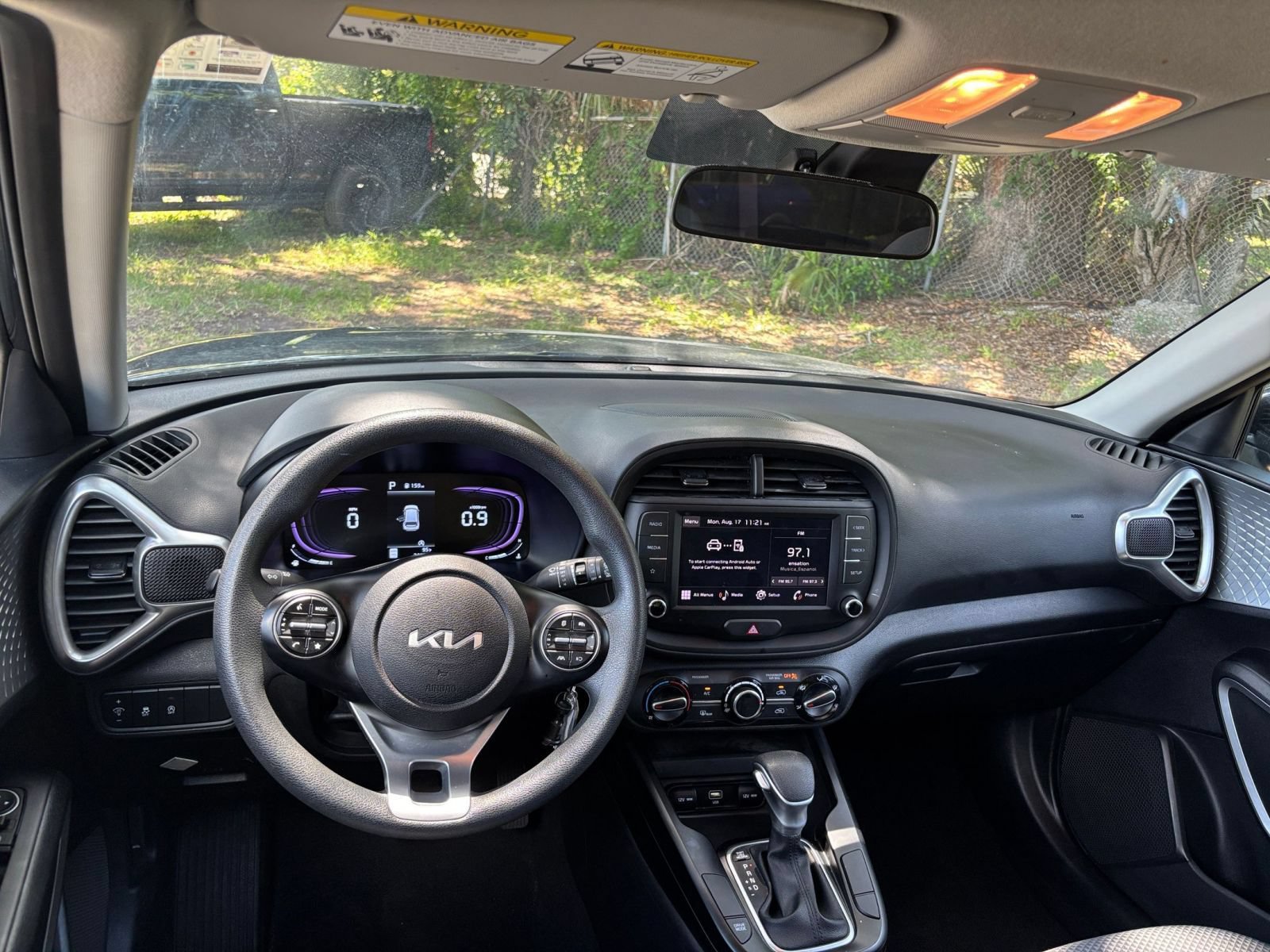 Used 2025 Kia Soul LX w/ LX Technology Package FWD image 30