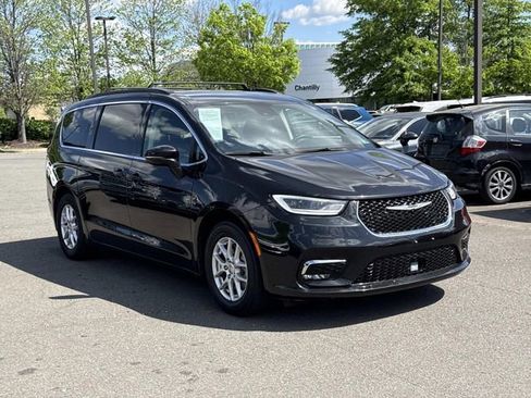 Used 2022 Chrysler Pacifica Touring-L image 1