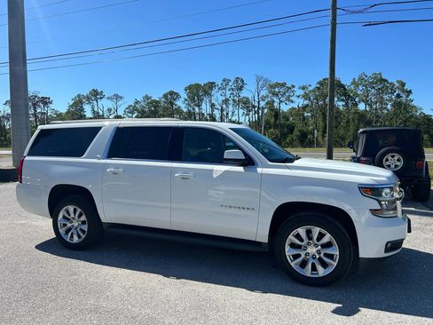 Used 2017 Chevrolet Suburban LT RWD image 8