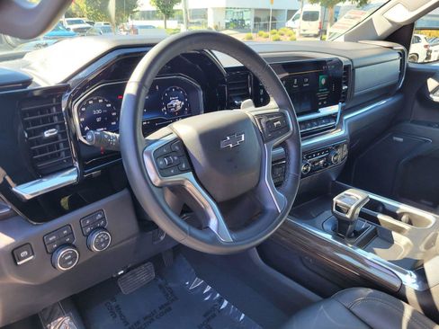 Used 2024 Chevrolet Silverado 1500 LT Trail Boss w/ LT Trail Boss Premium Package AWD/4WD image 12