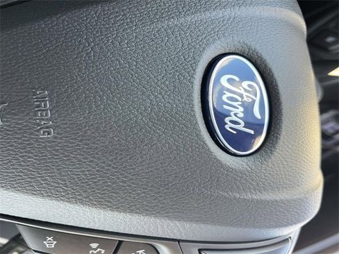 Used 2023 Ford Edge SE image 31
