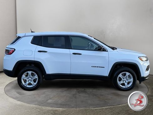 Used 2022 Jeep Compass Sport image 8