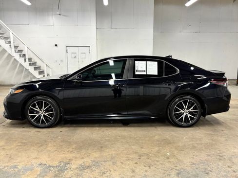 Used 2024 Toyota Camry SE FWD image 4