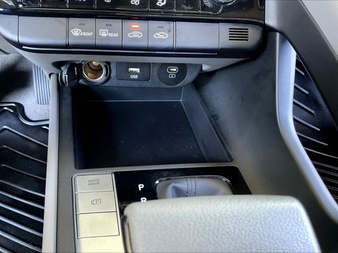 Used 2024 Hyundai Elantra SEL FWD image 15