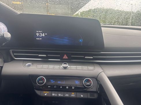 Used 2025 Hyundai Elantra SEL FWD image 17