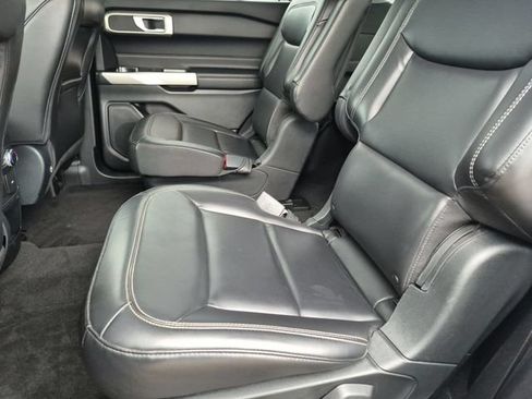 Used 2021 Ford Explorer XLT w/ Equipment Group 202A AWD/4WD image 15