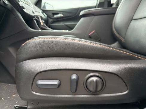 Used 2022 Chevrolet Equinox Premier image 17