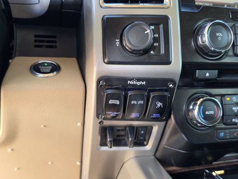 Used 2015 Ford F150 4x4 SuperCrew image 25