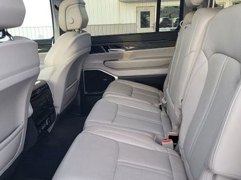 Used 2022 Jeep Wagoneer Series III w/ Premium Group I image 16