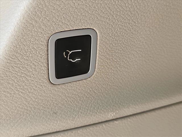 Used 2018 Chrysler Pacifica Limited w/ Advanced Safetytec Group FWD image 7