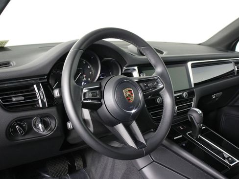 Certified 2026 Porsche Macan AWD/4WD image 4