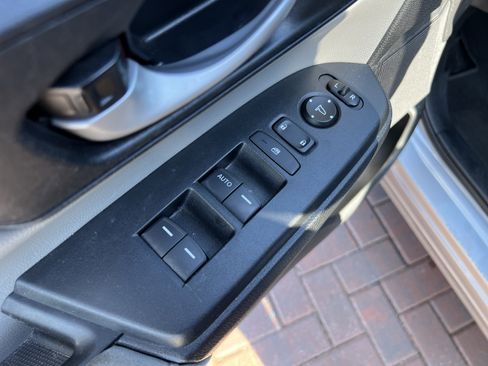 Used 2017 Honda CR-V LX image 15