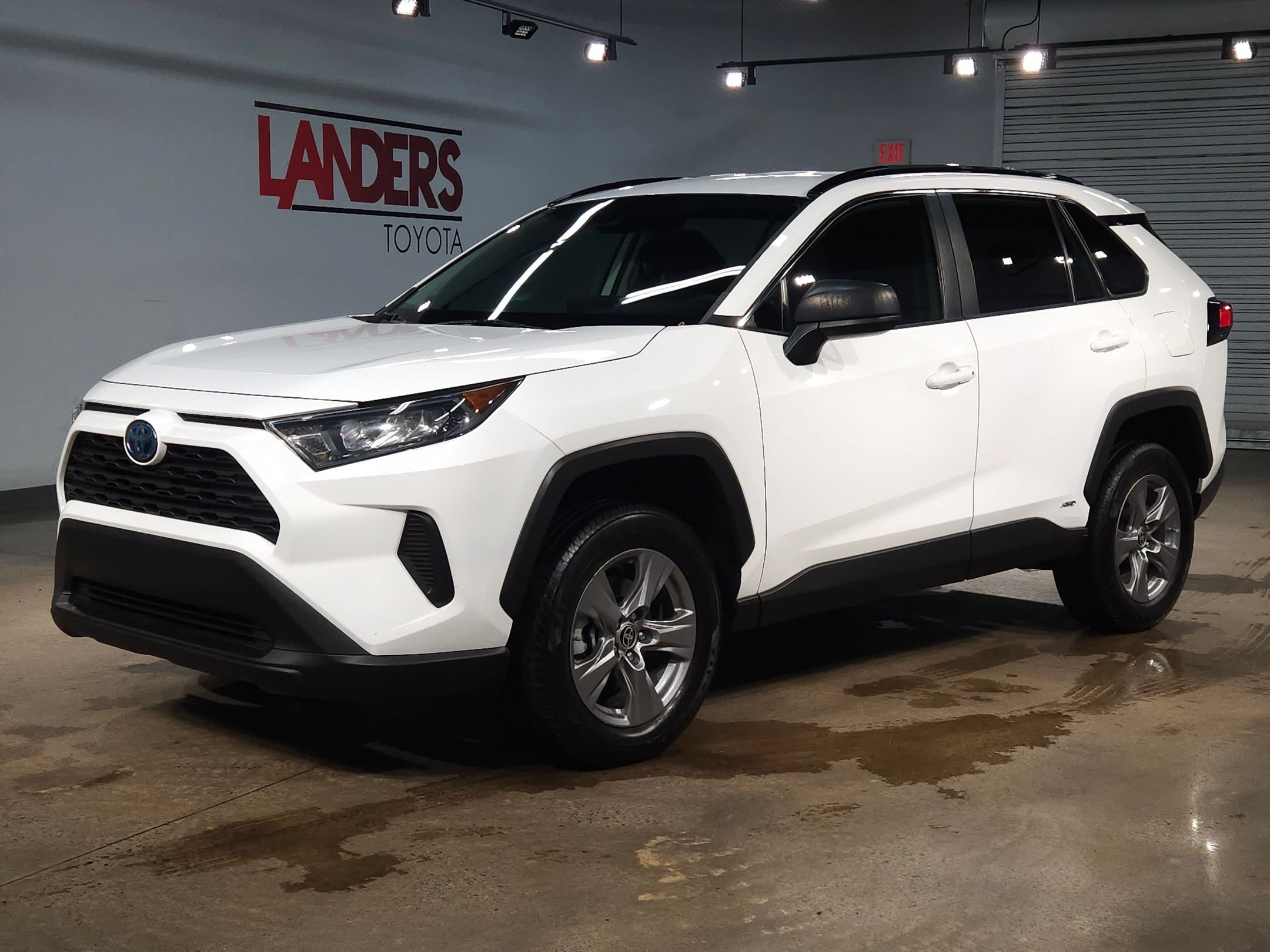 Used 2022 Toyota RAV4 LE AWD/4WD image 3