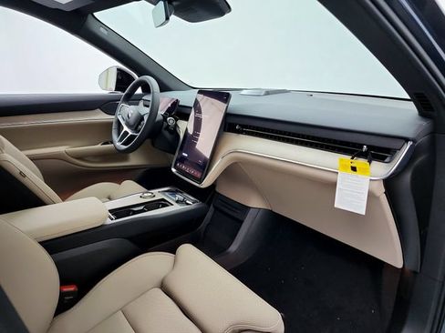 New 2026 Volvo XC90 T8 Plus w/ Protection Package Premier AWD/4WD image 13