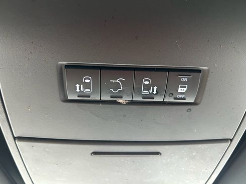 Used 2019 Dodge Grand Caravan GT image 28