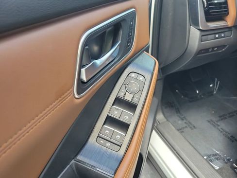 Used 2025 Nissan Rogue Platinum w/ Platinum Premium Package FWD image 15