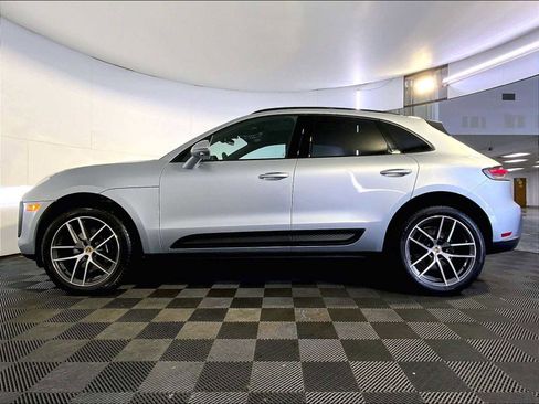 Certified 2026 Porsche Macan AWD/4WD image 2