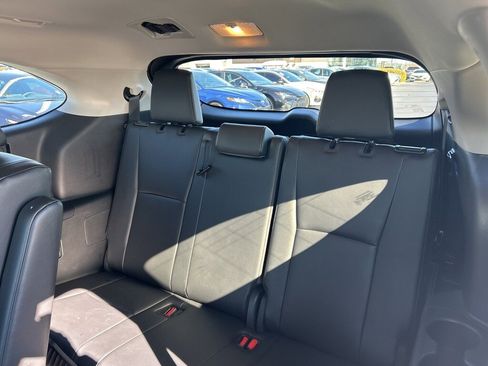 Used 2024 Toyota Highlander XLE image 16