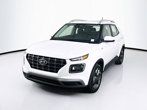 Used 2025 Hyundai Venue SEL image 3
