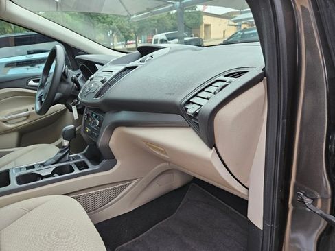 Used 2017 Ford Escape SE FWD image 19