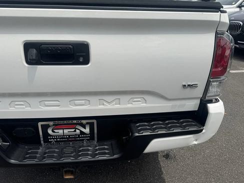 Used 2021 Toyota Tacoma TRD Sport AWD/4WD image 35