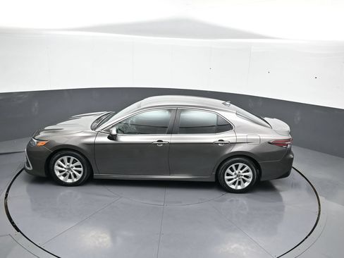 Used 2021 Toyota Camry LE AWD/4WD image 39