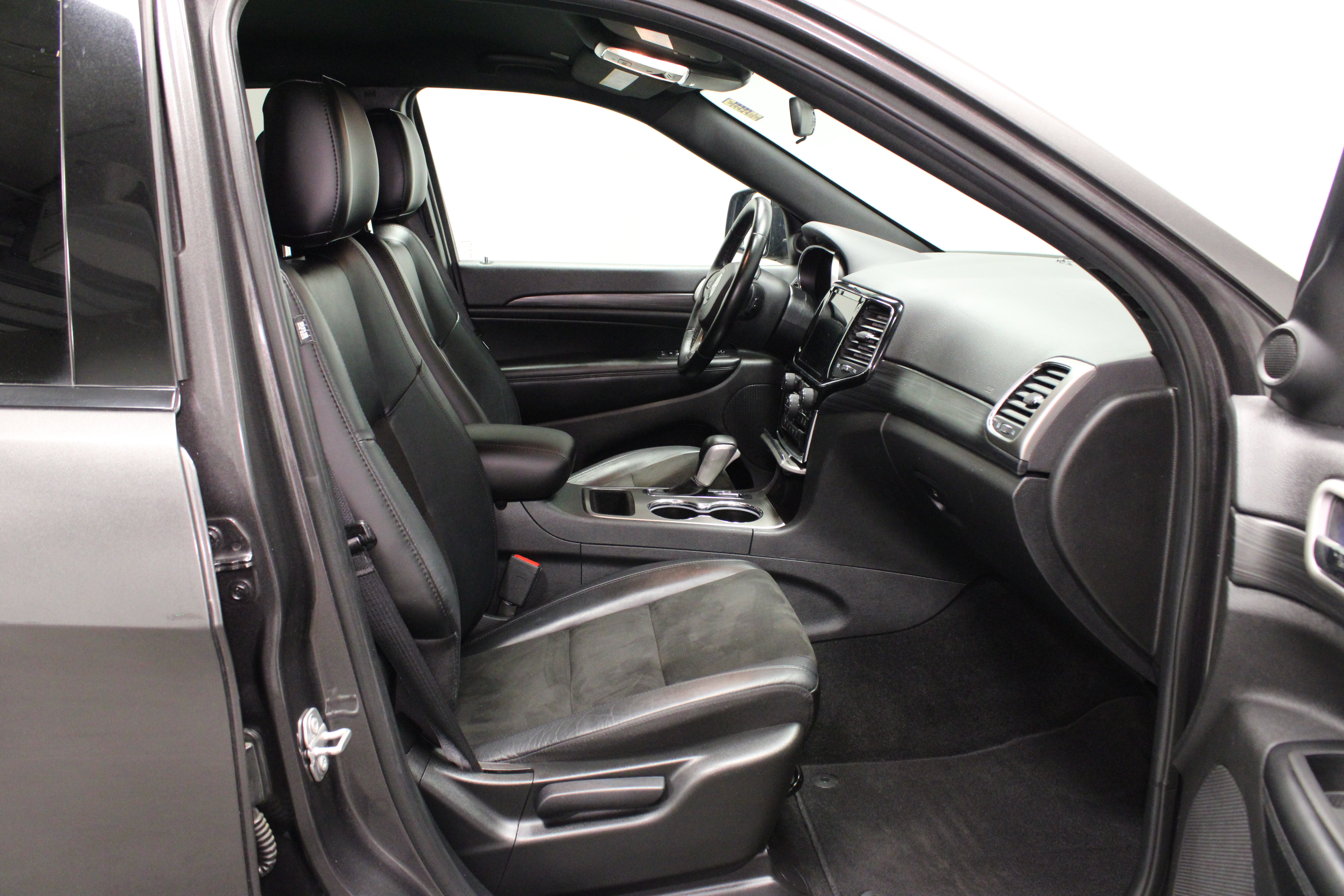 Used 2021 Jeep Grand Cherokee Laredo X RWD image 16