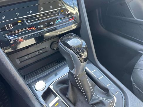 Used 2025 Volkswagen Taos SEL image 30