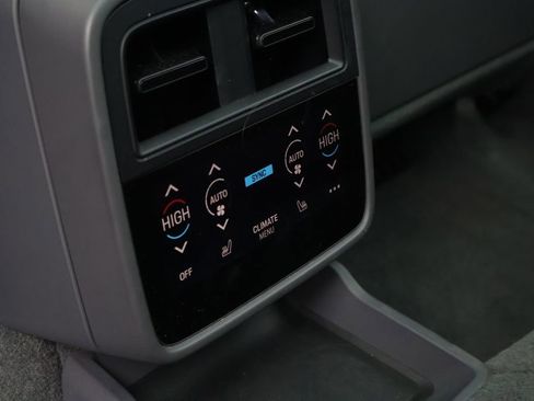 Used 2022 Porsche Taycan image 46