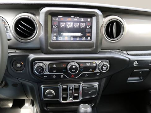 Used 2023 Jeep Wrangler Unlimited Sport AWD/4WD image 22