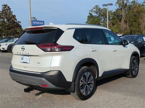 Used 2021 Nissan Rogue SV w/ Premium Package image 4